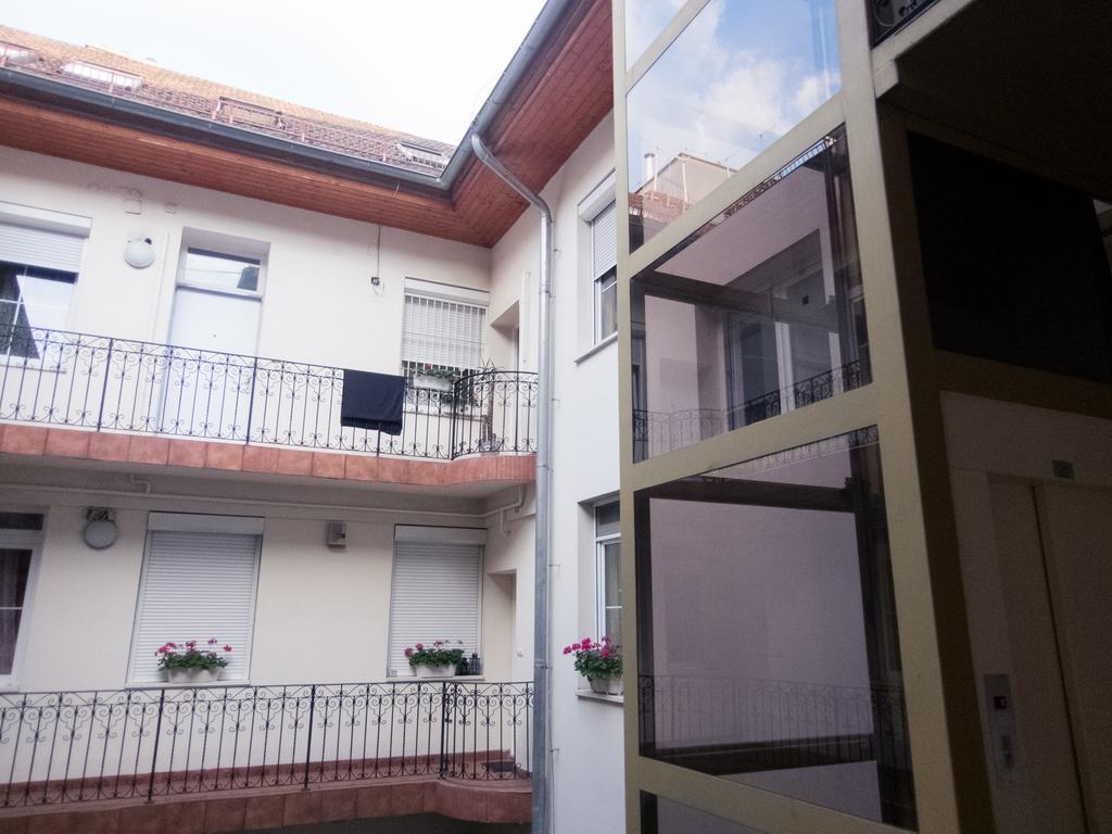 Goldcentral Apartment Grand Boulevard Budapest Bagian luar foto